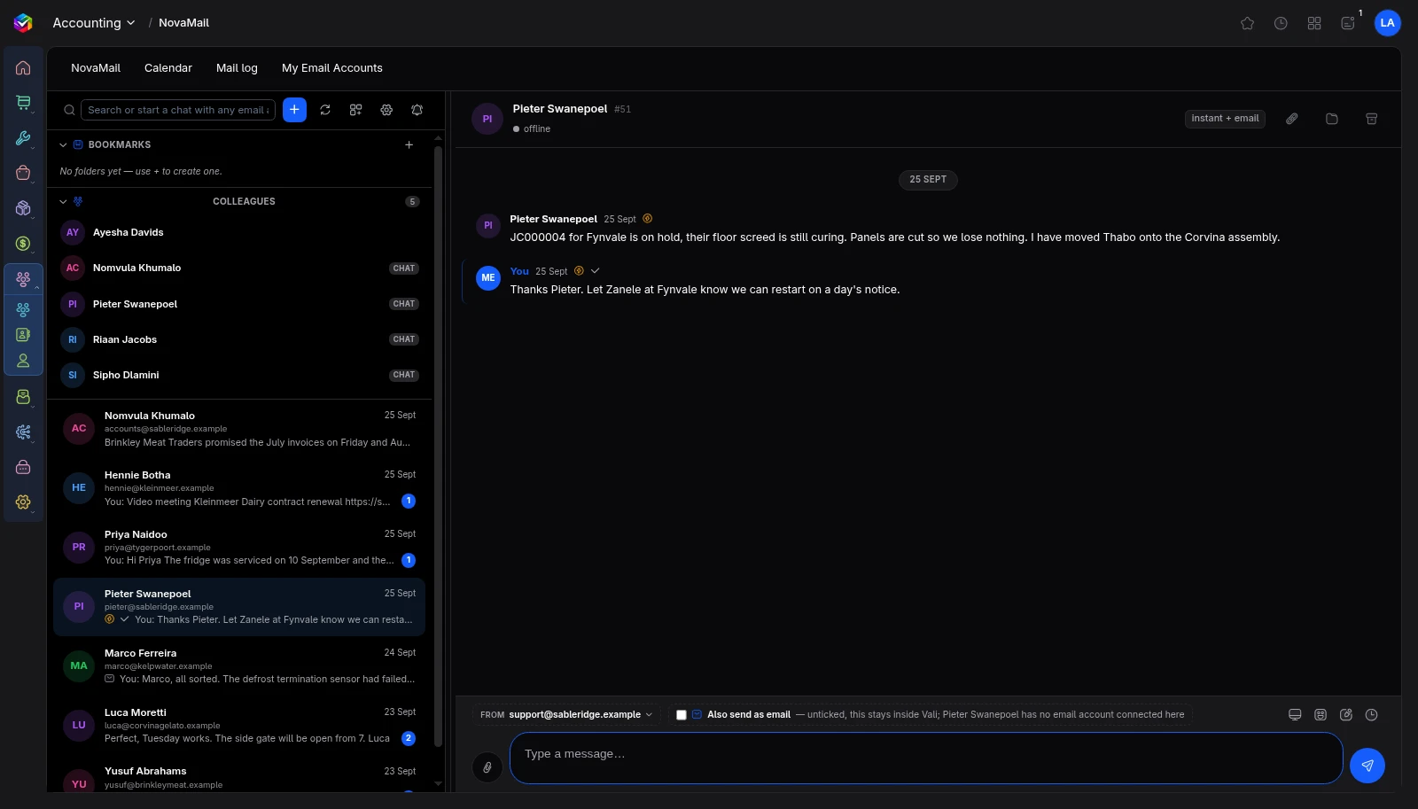 Team chat with a colleague next to customer email in Vali NovaMail